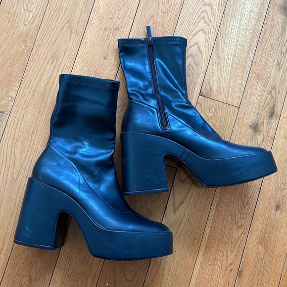 Black platform booties - Picture 1 of 5